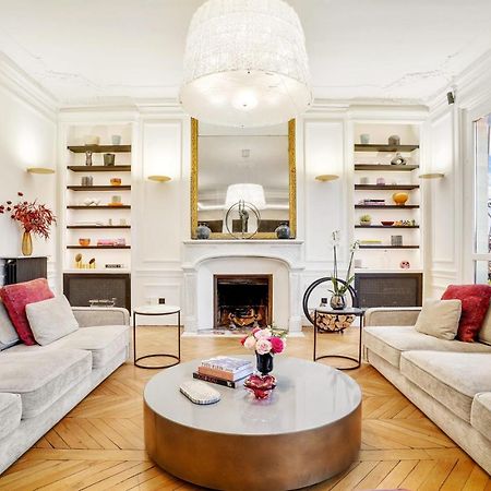 Magnificent Luxury Penthouse Apartment In A Prestigious Neighborhood Of Paris With A Eiffel Tower View From Balcony Short Walk To Palais Galliera And Avenue Montaigne Fashion Stores Exterior photo