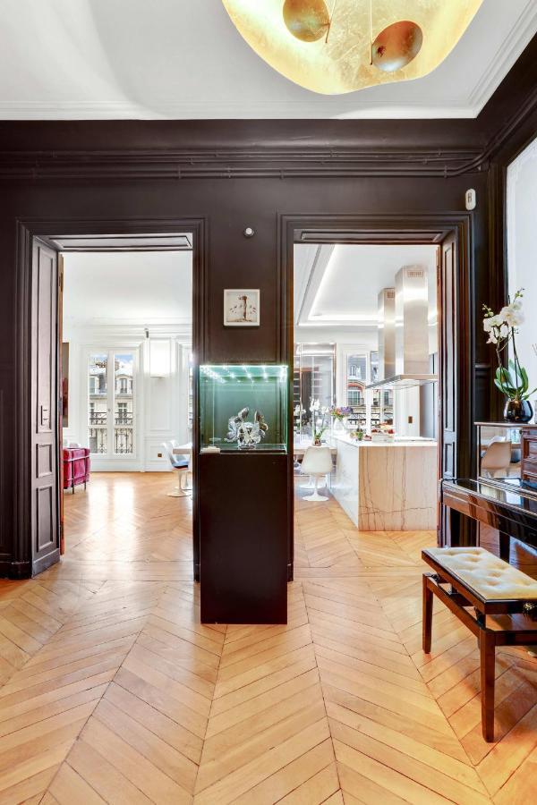 Magnificent Luxury Penthouse Apartment In A Prestigious Neighborhood Of Paris With A Eiffel Tower View From Balcony Short Walk To Palais Galliera And Avenue Montaigne Fashion Stores Exterior photo