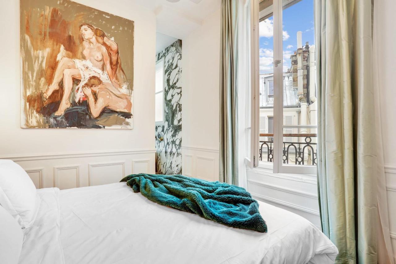 Magnificent Luxury Penthouse Apartment In A Prestigious Neighborhood Of Paris With A Eiffel Tower View From Balcony Short Walk To Palais Galliera And Avenue Montaigne Fashion Stores Exterior photo