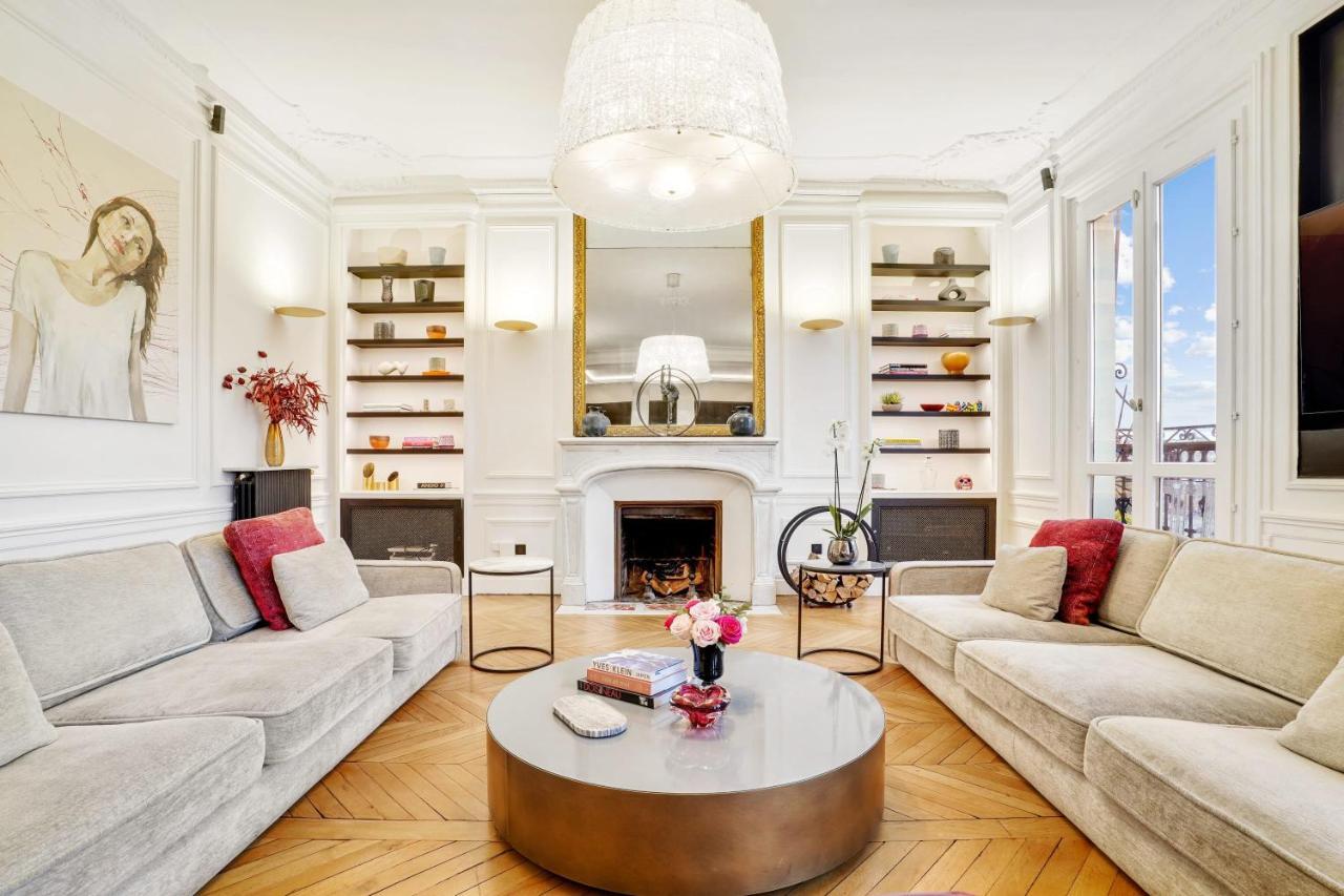 Magnificent Luxury Penthouse Apartment In A Prestigious Neighborhood Of Paris With A Eiffel Tower View From Balcony Short Walk To Palais Galliera And Avenue Montaigne Fashion Stores Exterior photo