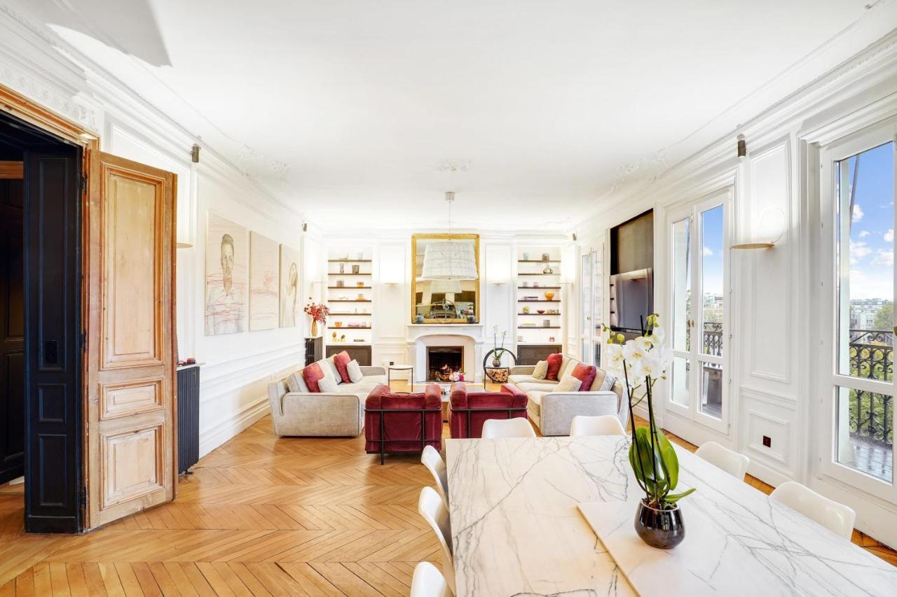 Magnificent Luxury Penthouse Apartment In A Prestigious Neighborhood Of Paris With A Eiffel Tower View From Balcony Short Walk To Palais Galliera And Avenue Montaigne Fashion Stores Exterior photo