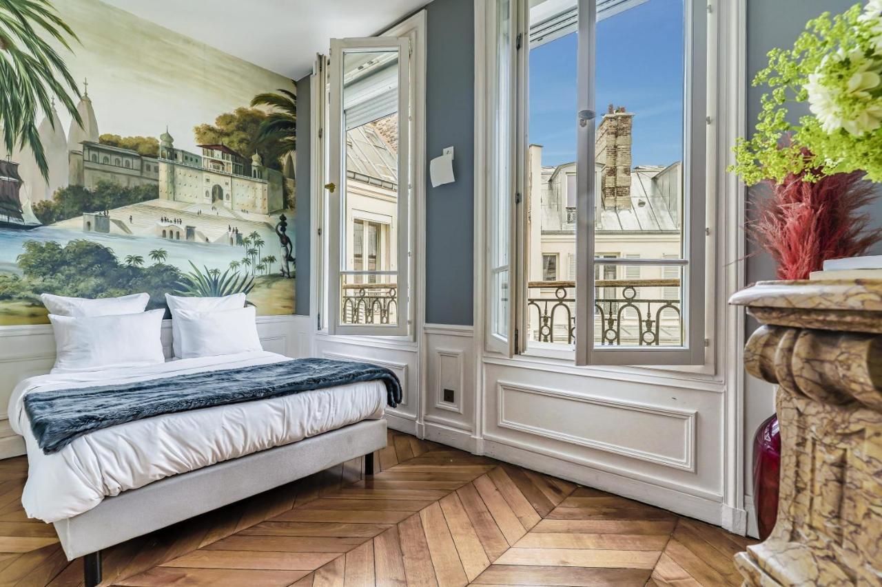 Magnificent Luxury Penthouse Apartment In A Prestigious Neighborhood Of Paris With A Eiffel Tower View From Balcony Short Walk To Palais Galliera And Avenue Montaigne Fashion Stores Exterior photo