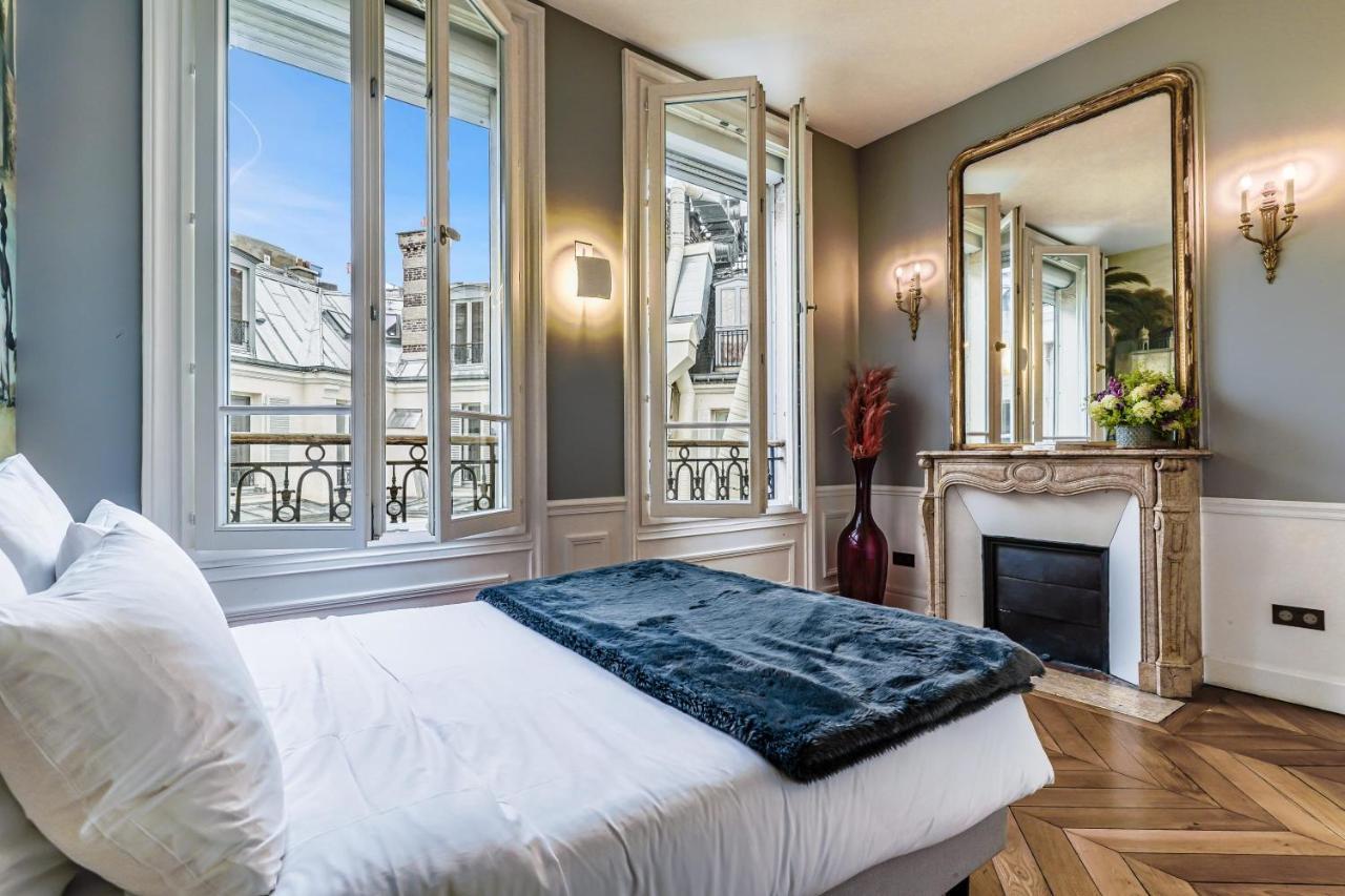 Magnificent Luxury Penthouse Apartment In A Prestigious Neighborhood Of Paris With A Eiffel Tower View From Balcony Short Walk To Palais Galliera And Avenue Montaigne Fashion Stores Exterior photo